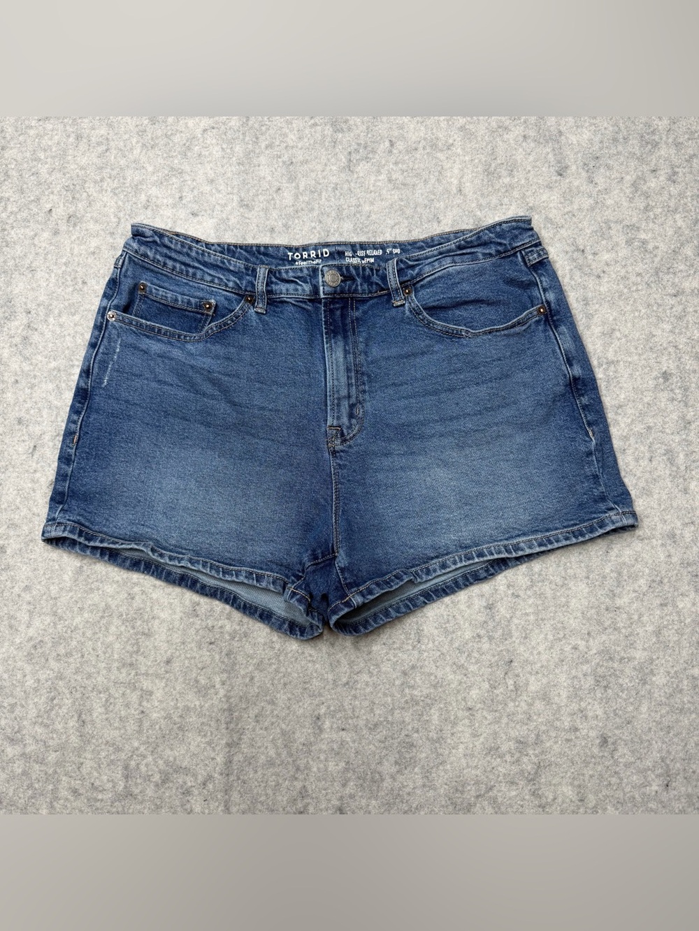 Torrid Denim Shorts Size 16 High Rise Relaxed 3.5 Short Classic Denim Blue